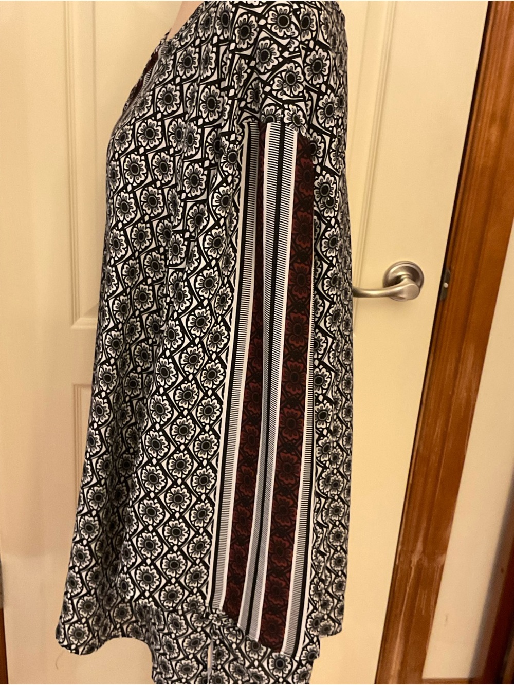Cato Black, White & Maroon Lightweight Geometric Tunic Bell Sleeves 26/28W - Picture 2 of 8